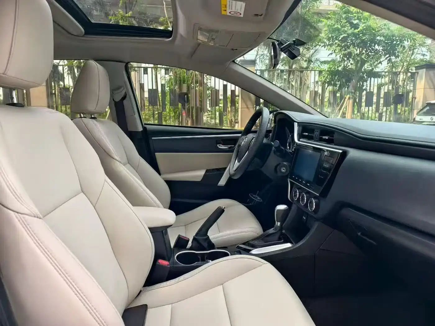 Toyota Levin 2017 Facelift 185T CVT Elite (China V) фото 4