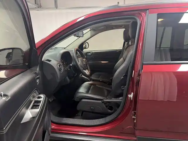Фото 17 - Jeep Compass (Import)