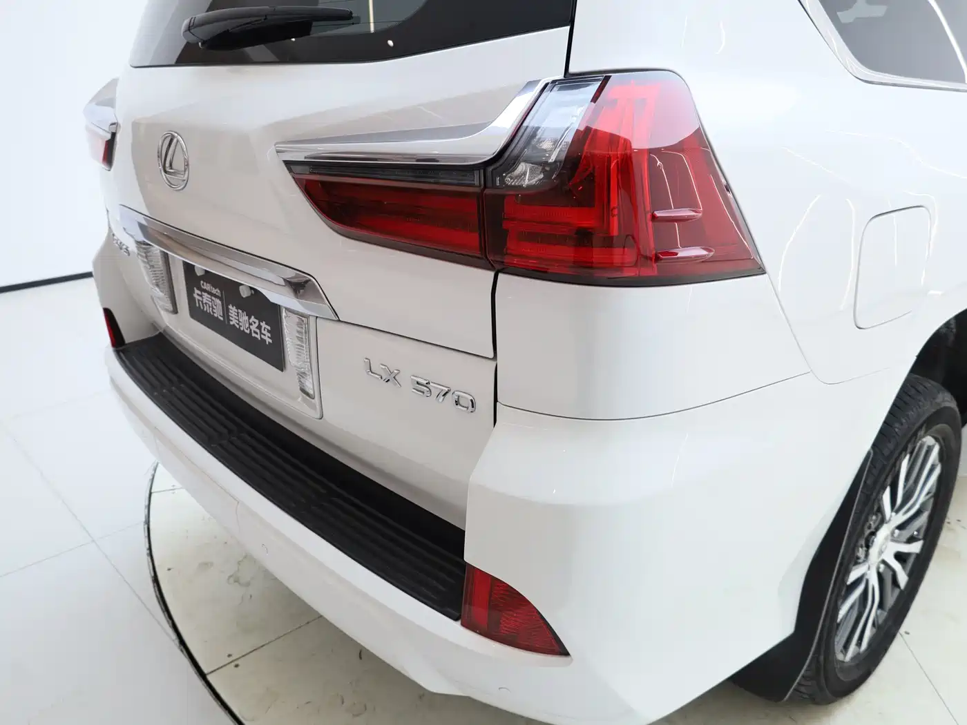Lexus LX 2016 570 Dynamic Luxury Edition фото 23
