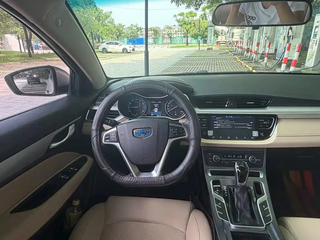 Фото 10 - Geely Emgrand