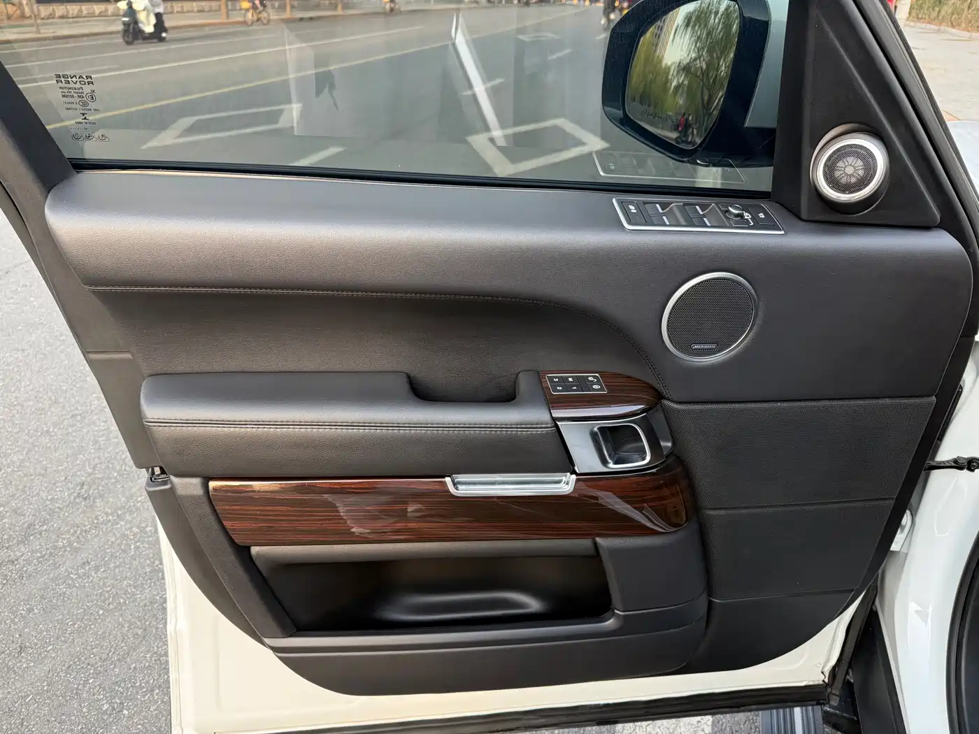 Land Rover Range Rover 2018 3.0 SC V6 Golden Age Edition фото 7