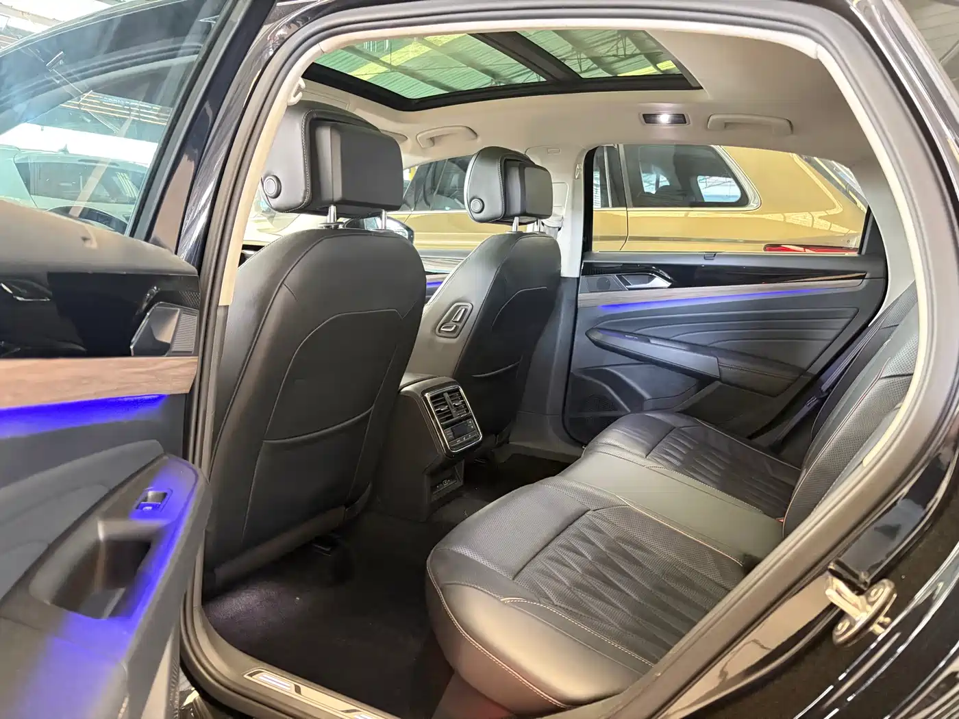 Volkswagen Passat 2020 330TSI Luxury Edition China VI фото 5