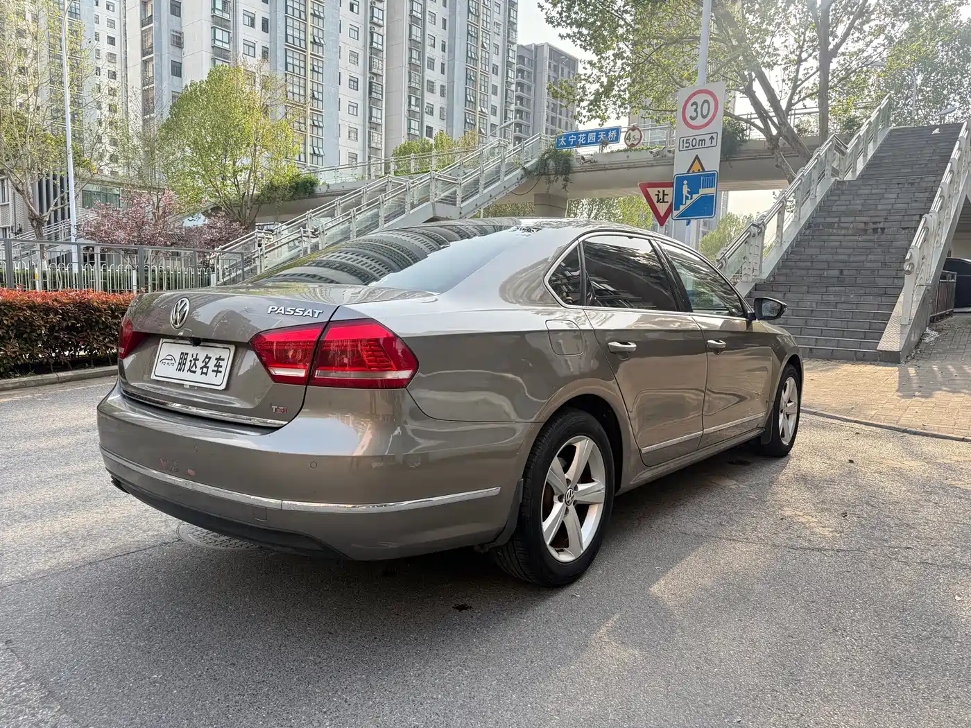 Volkswagen Passat 2014 1.8TSI DSG Executive Edition фото 4