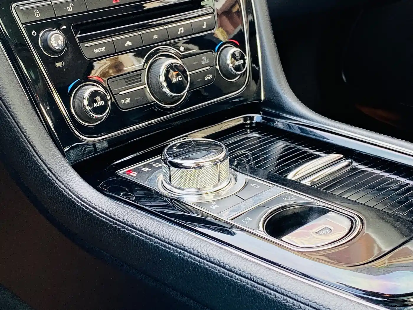 Photo 20 - Jaguar XJ