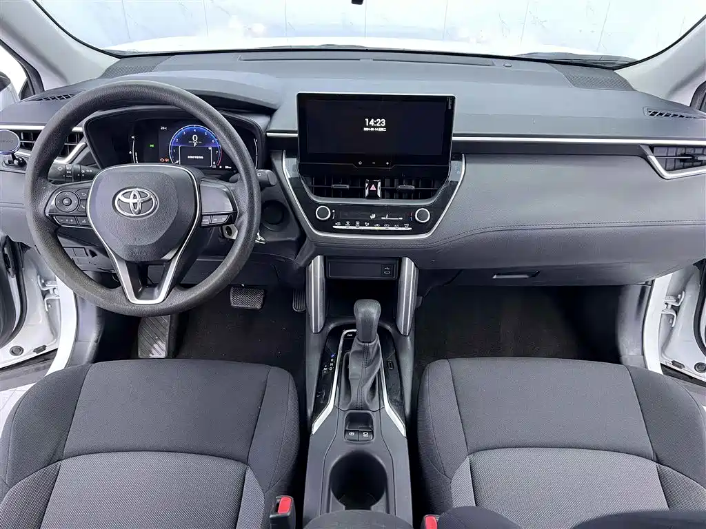 Toyota Frontlander 2023 2.0L CVT Elite Edition фото 9