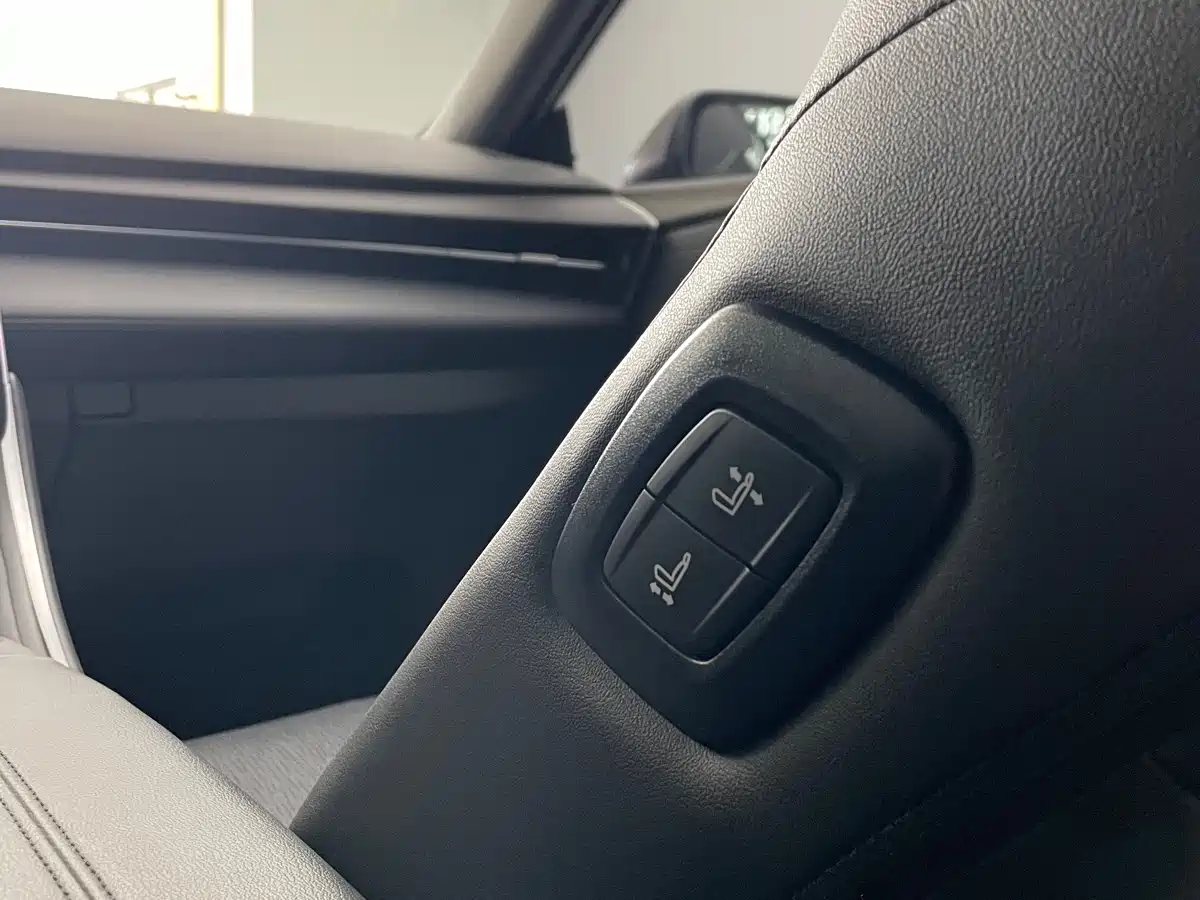 Toyota Avalon 2024 2.0L Luxury Edition фото 27
