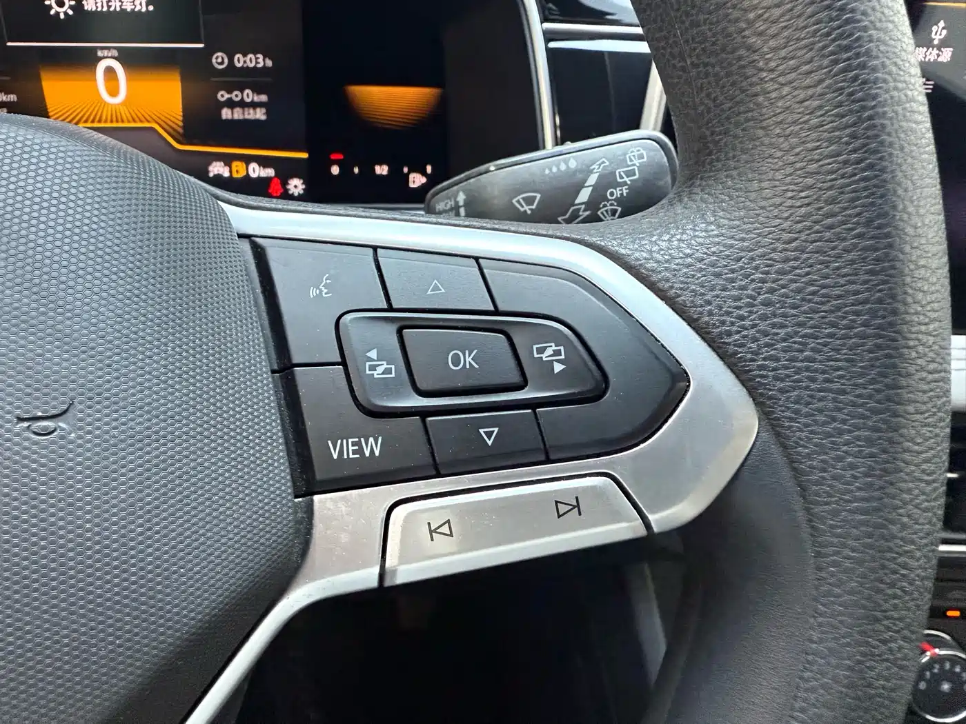 Volkswagen Tiguan L 2023 330TSI Auto 2WD Comfort Edition фото 8