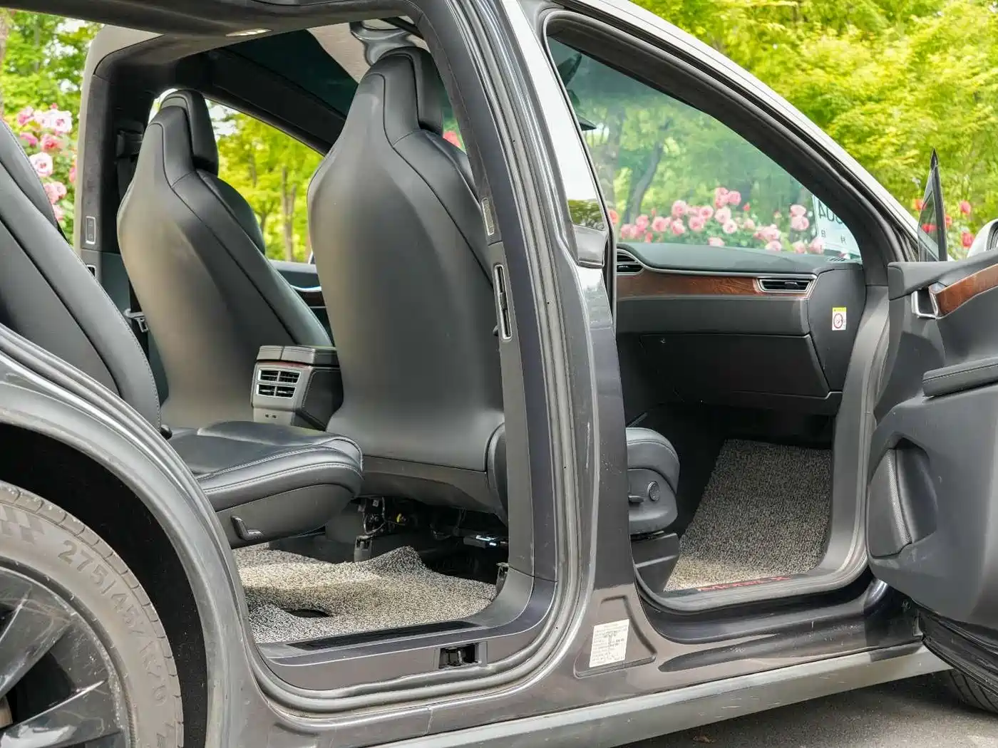 TESLA MODEL X