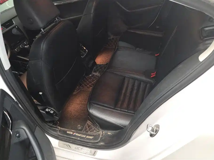 Škoda Octavia 2017 1.6L Automatic Smart Edition фото 11