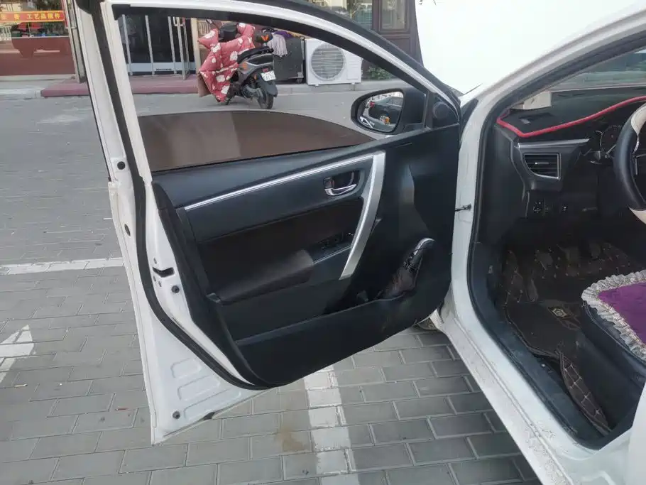 Photo 7 - Toyota Corolla