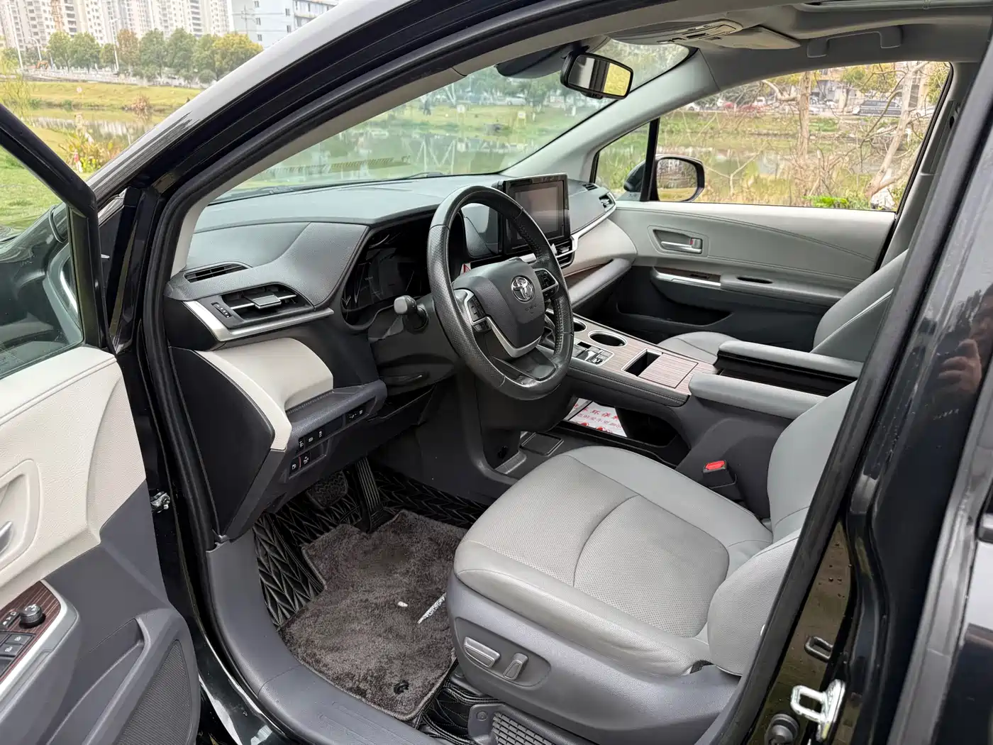 Toyota Sienna 2021 2.5L Hybrid Luxury Edition фото 7
