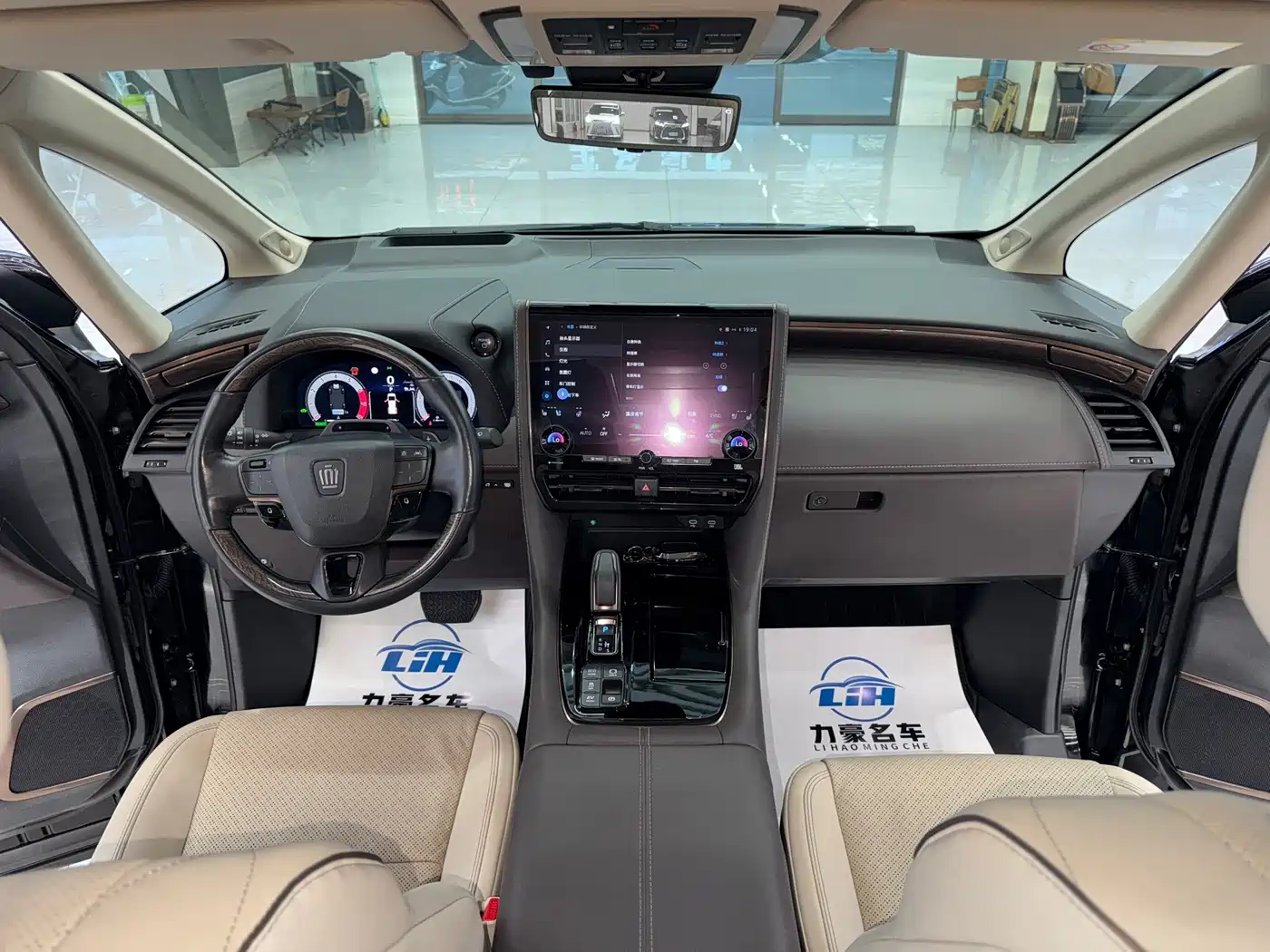 Фото 12 - Toyota Vellfire
