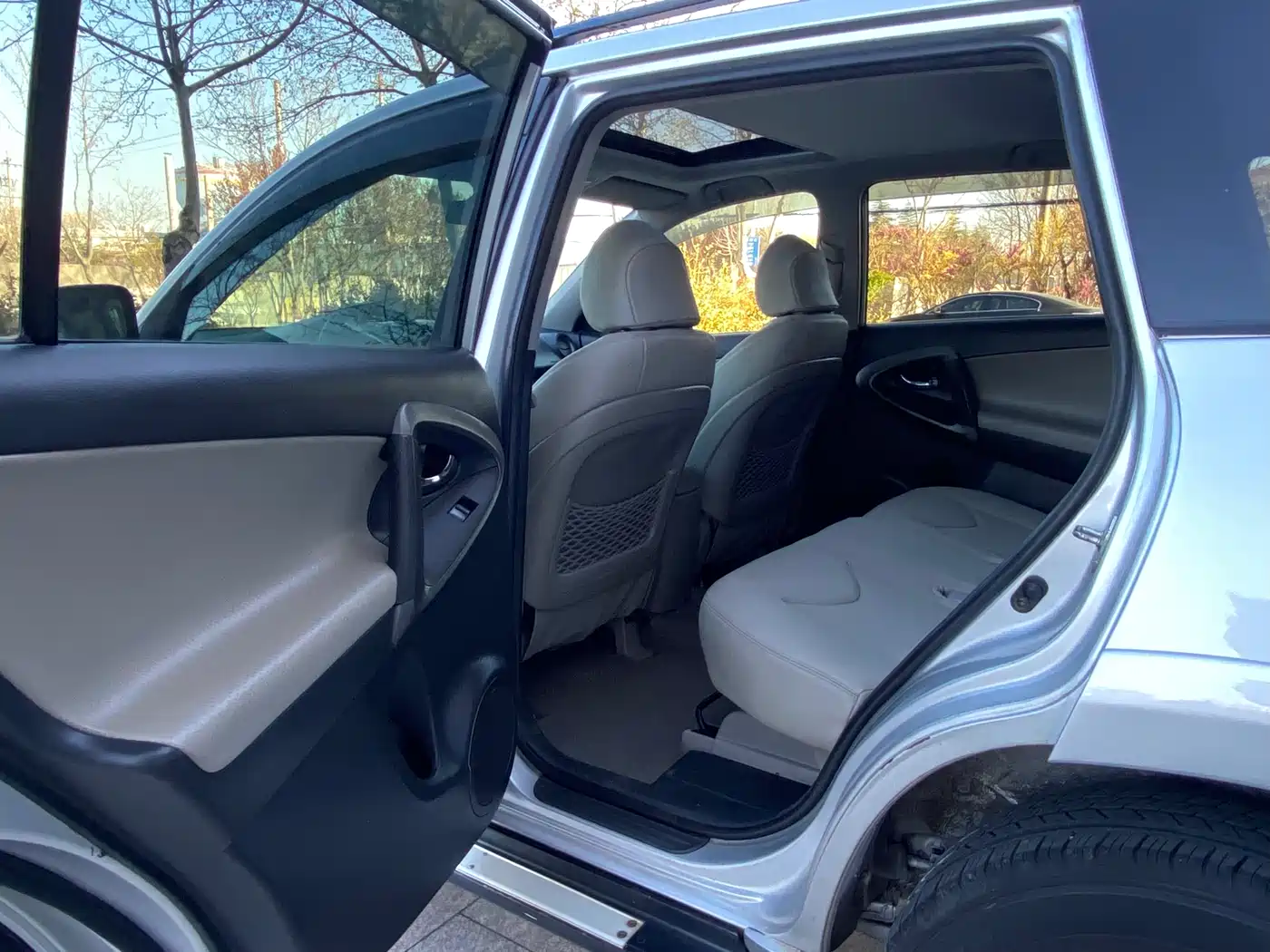 Toyota RAV4 Rongfang 2010 2.4L Automatic Luxury Upgrade Edition фото 9