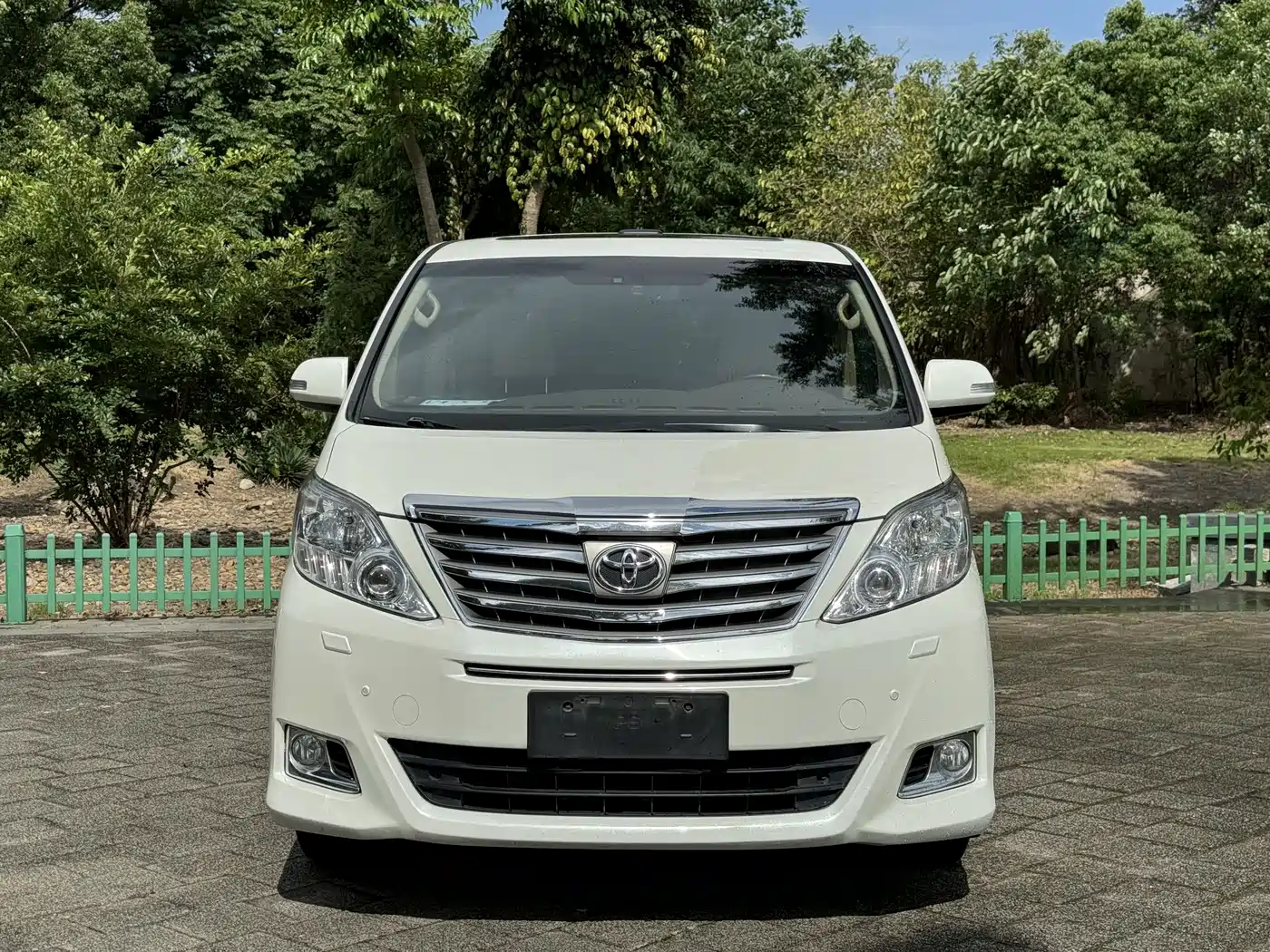 Toyota Alphard 2012 3.5L Luxury Edition фото 2