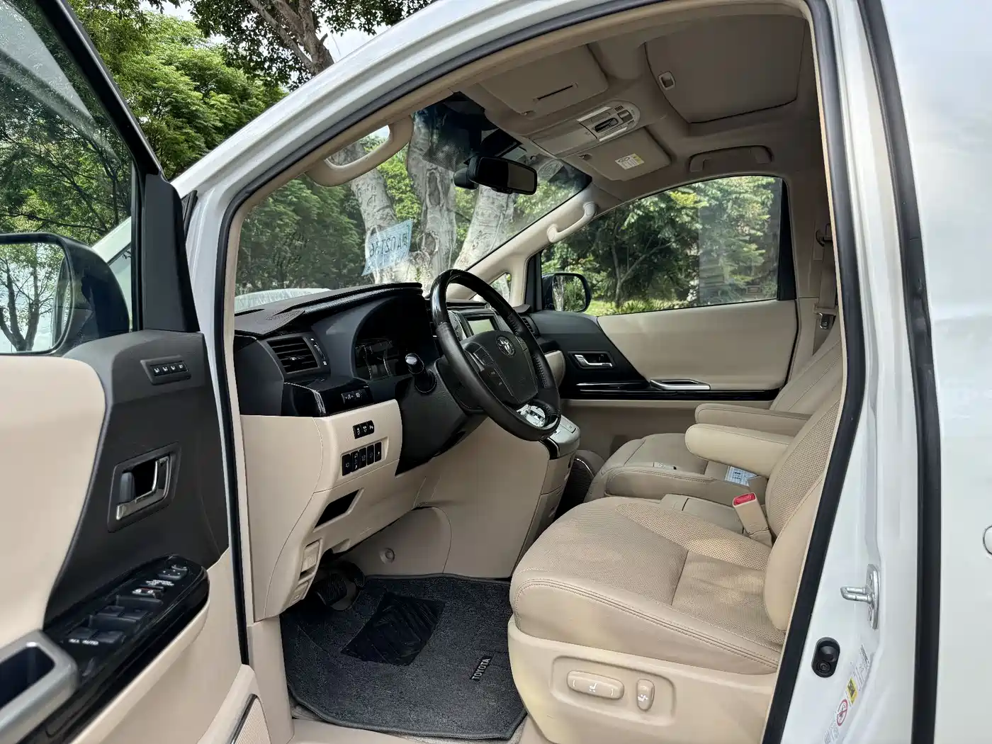 Toyota Alphard 2012 3.5L Luxury Edition фото 7