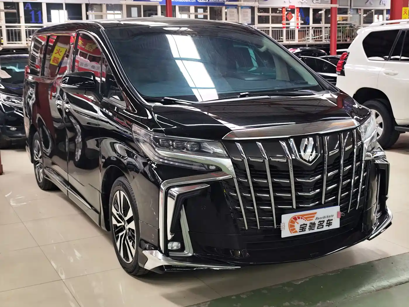 Toyota Alphard 2018 3.5L Luxury фото 3