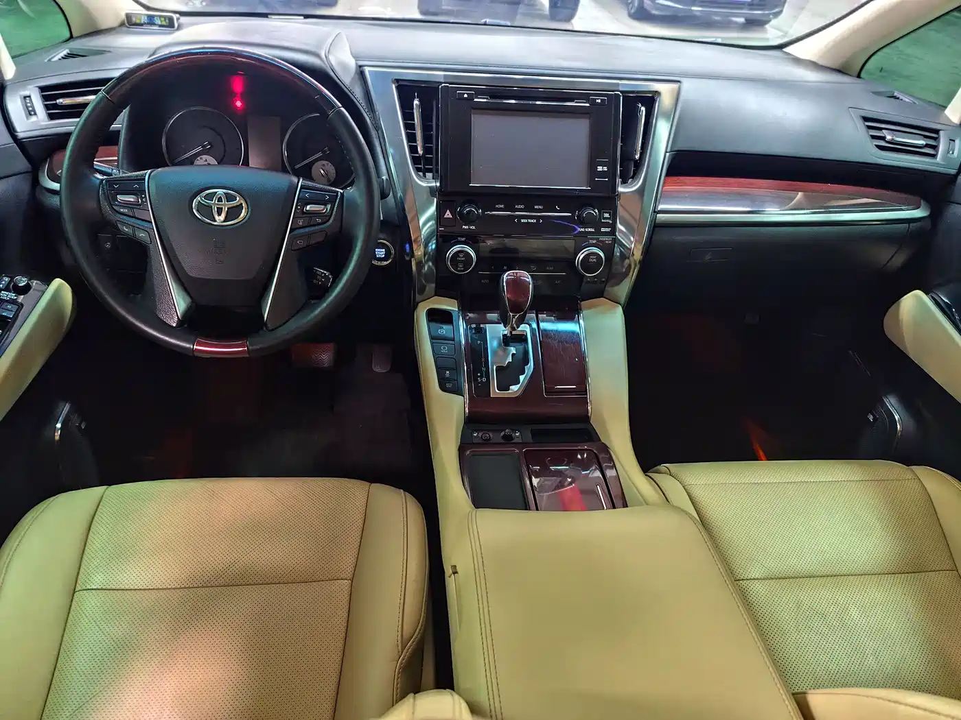 Toyota Alphard 2018 3.5L Luxury фото 9