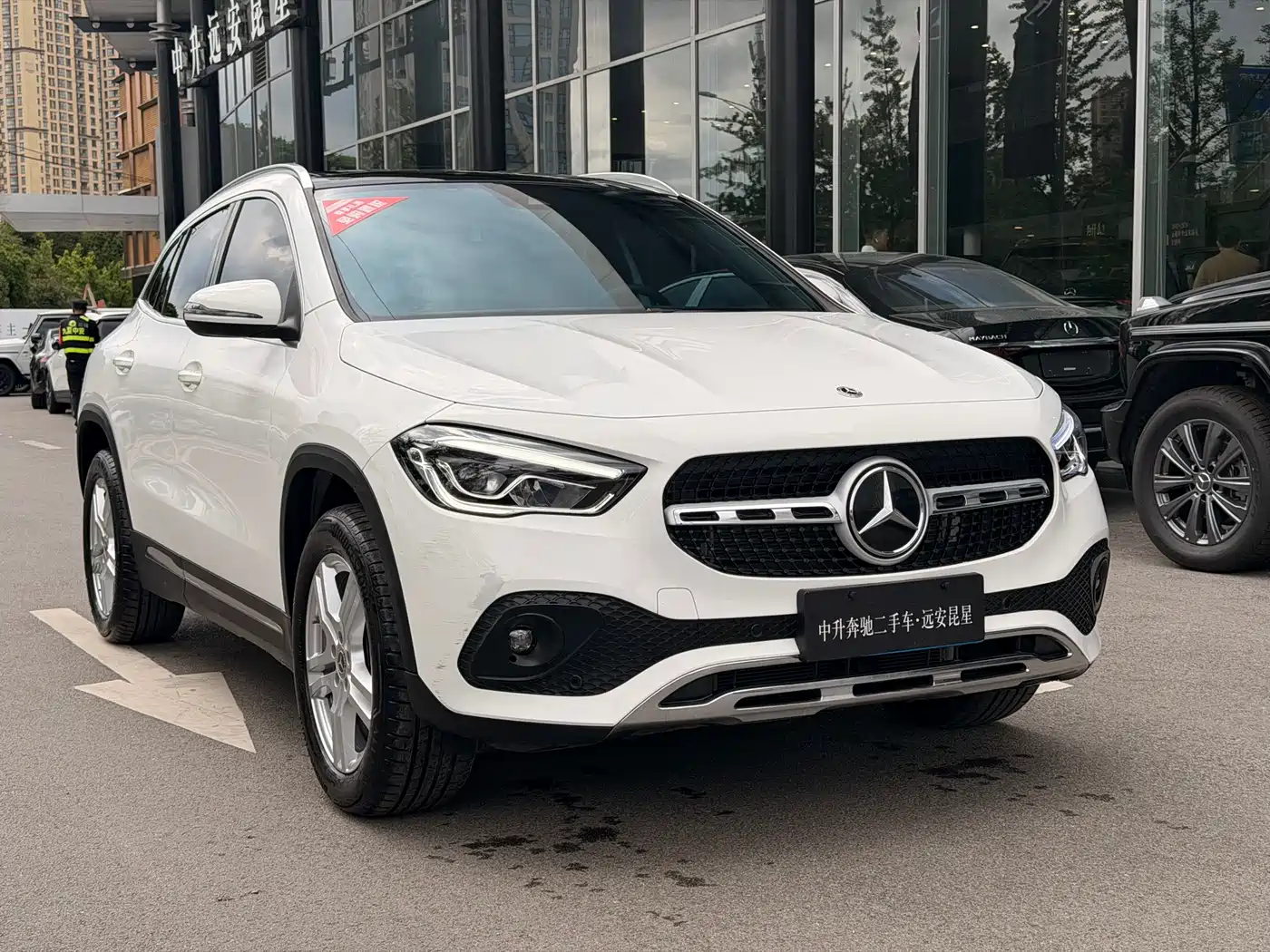 MERCEDES-BENZ GLA