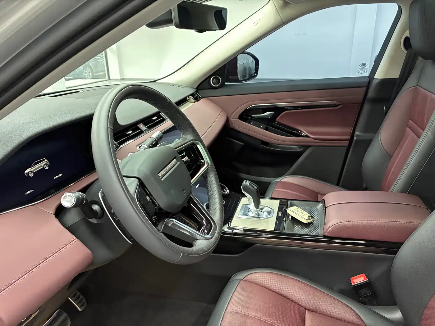 Land Rover Range Rover Evoque 2022 Facelift Range Rover Evoque L 249PS R-Dynamic Luxury фото 17
