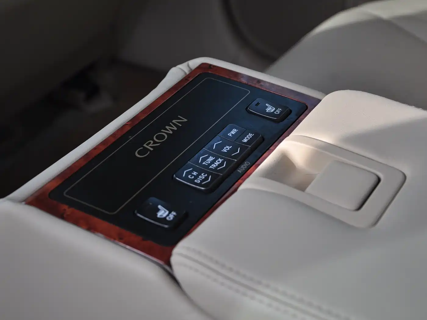 Toyota Crown 2007 2.5L Royal Leather Edition фото 8