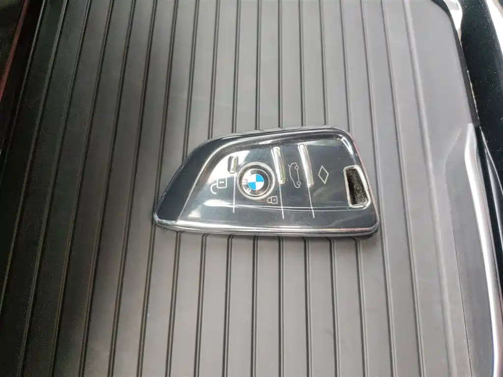 BMW iX3 2022 Leading Edition фото 9