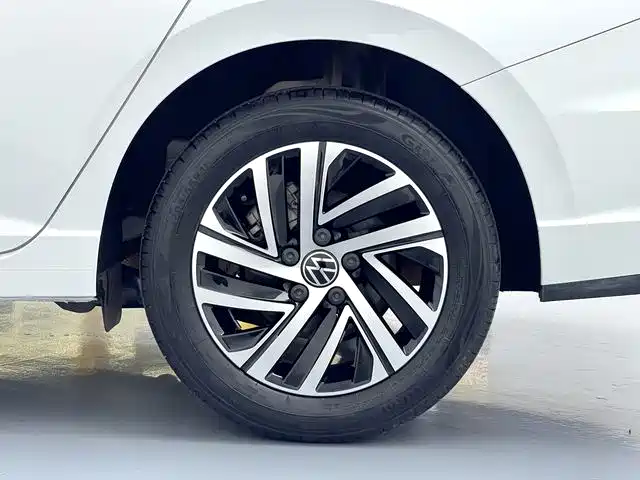 Volkswagen Lavida 2023 1.5L Auto Five Million Edition фото 16