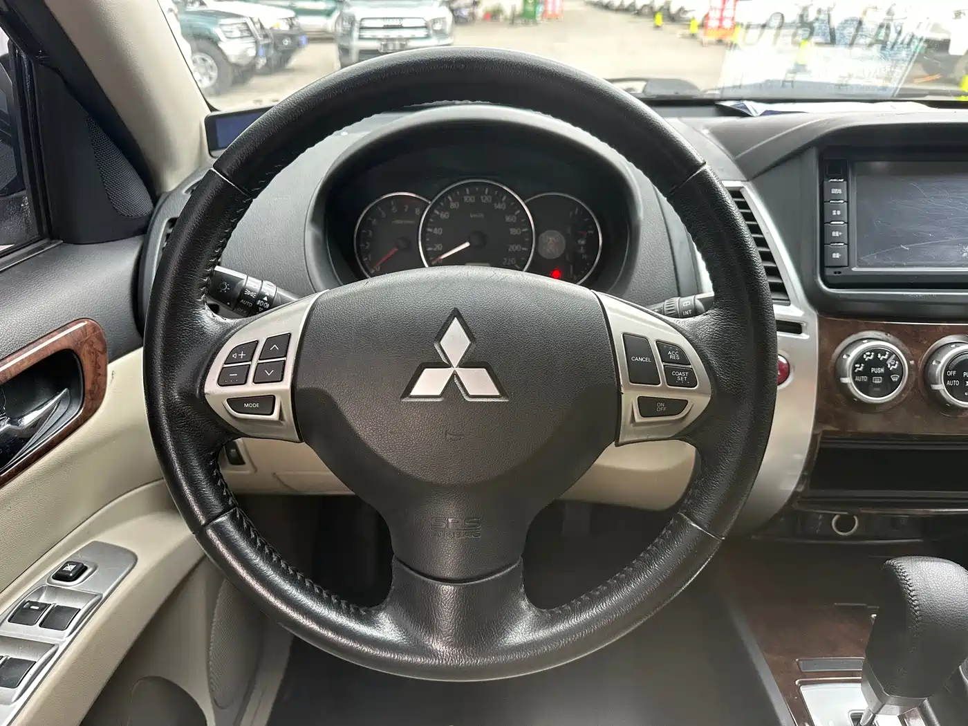 Mitsubishi Pajero Sport 2013 3.0L Automatic 4WD Flagship фото 13