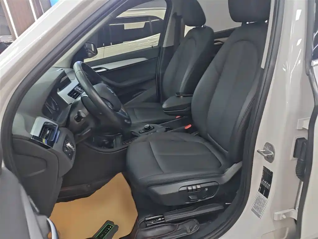 BMW X1 2019 sDrive20Li Leading Model фото 15