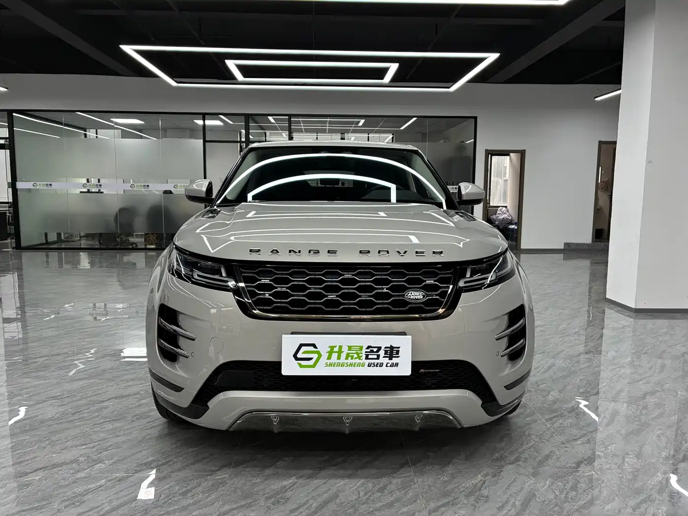 Land Rover Range Rover Evoque 2022 Facelift Range Rover Evoque L 249PS R-Dynamic Luxury фото 2