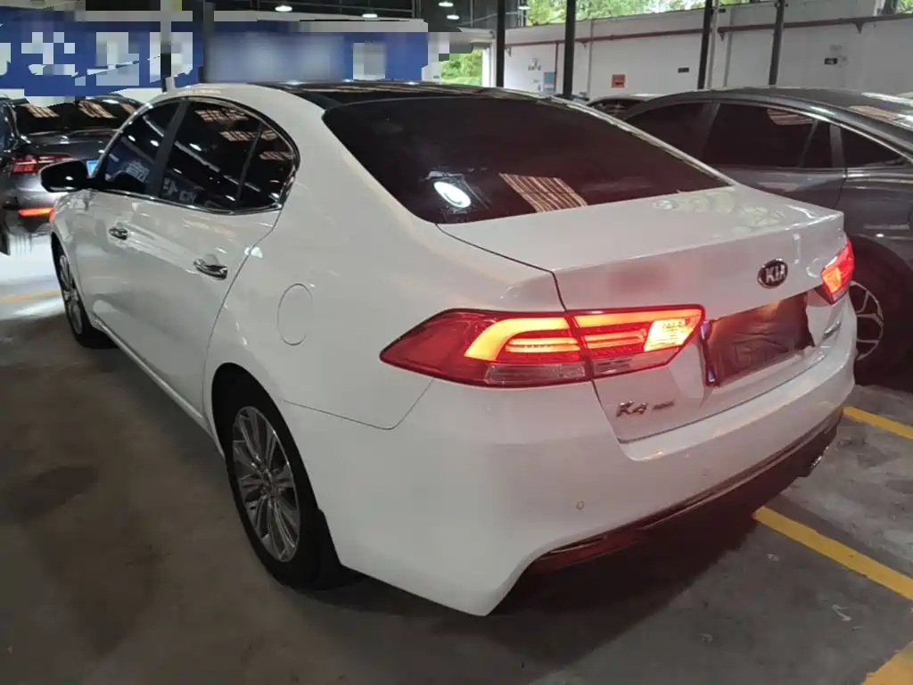 KIA K4