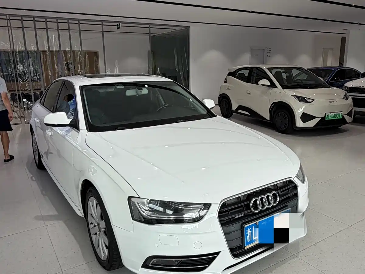Фото 2 - Audi A4L