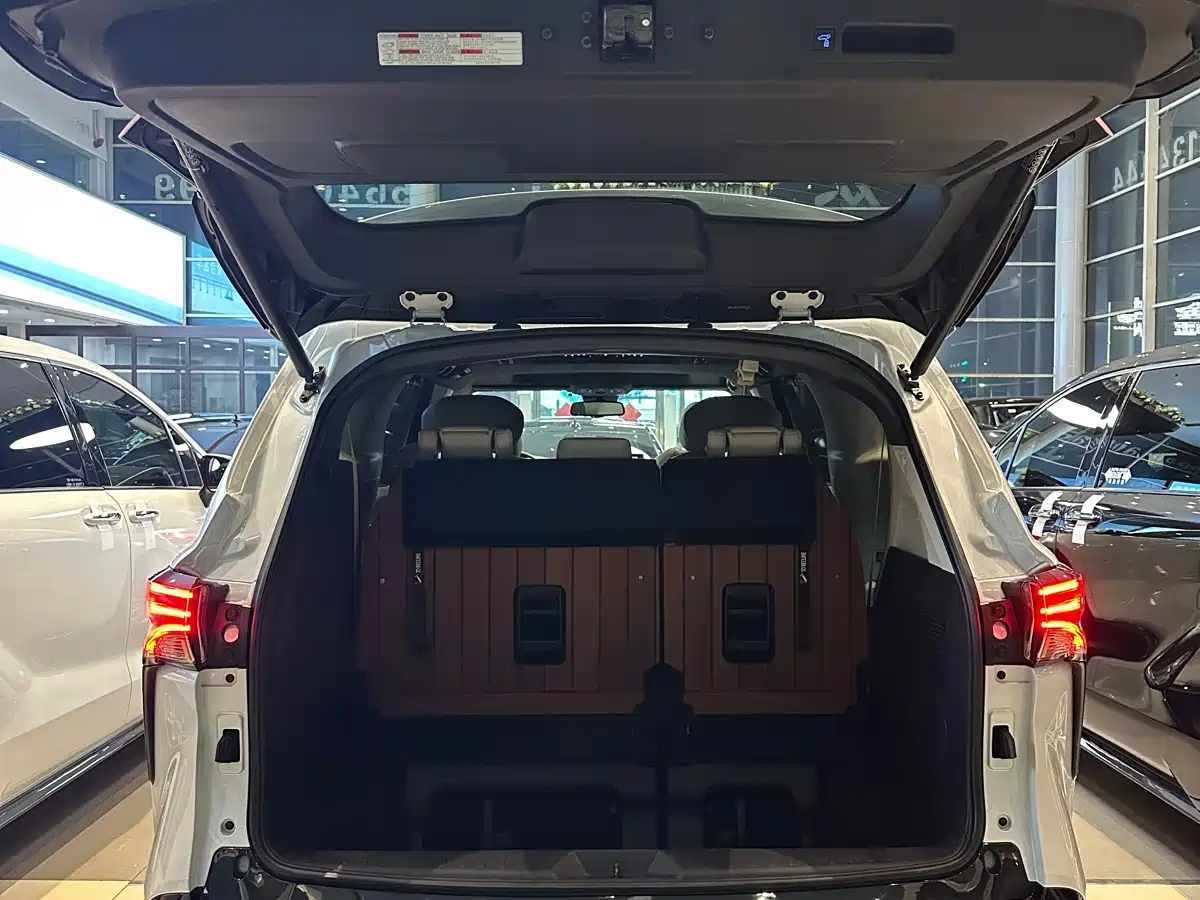 Toyota Sienna 2021 2.5L Hybrid Premium Edition фото 19