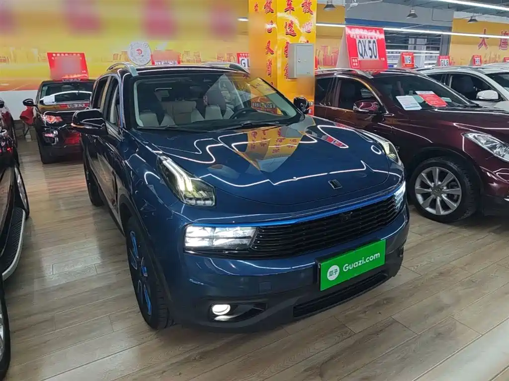 Lynk & Co 01 2017 2.0T 2WD Pro Shine Edition фото 4