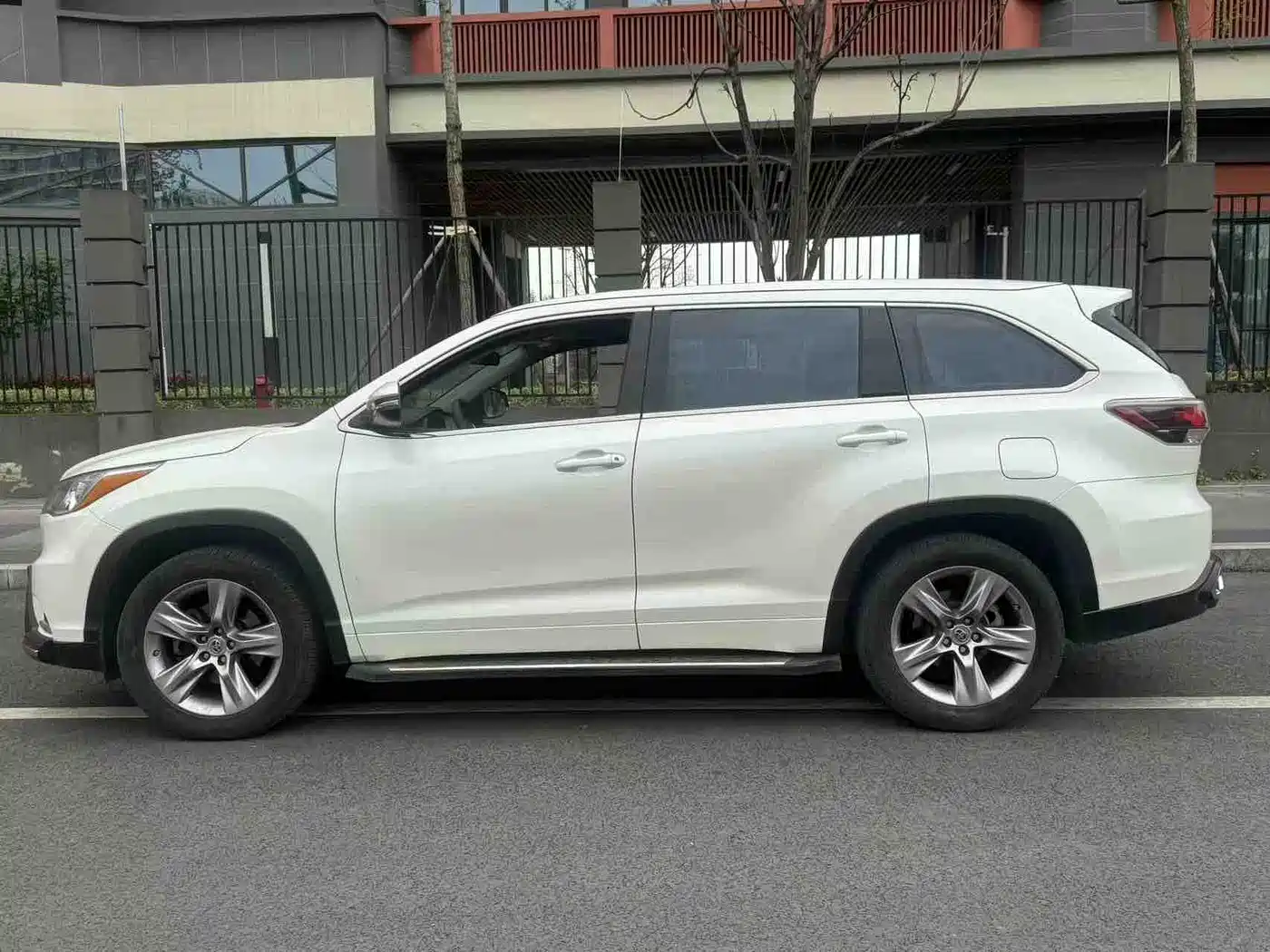 Toyota Highlander 2015 2.0T AWD Luxury Edition 7-seater фото 3