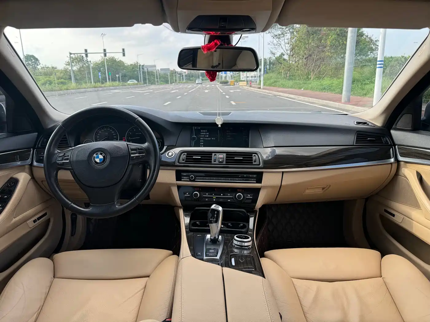 BMW 5 Series 2011 528Li Luxury фото 4