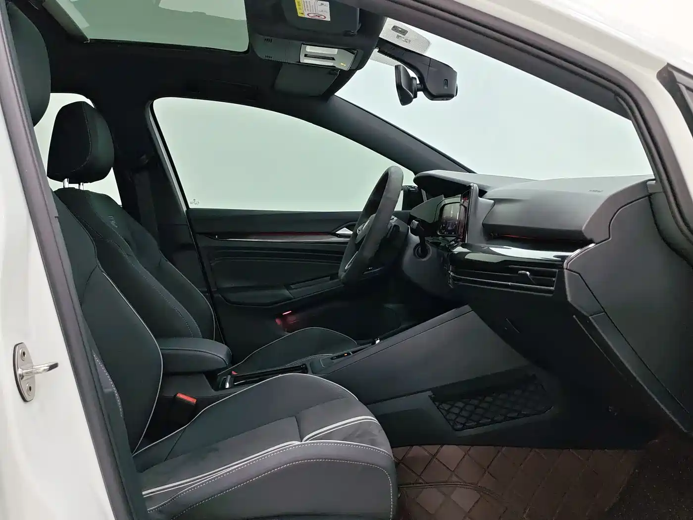 Volkswagen Golf 2023 280TSI DSG R-Line Lite фото 9