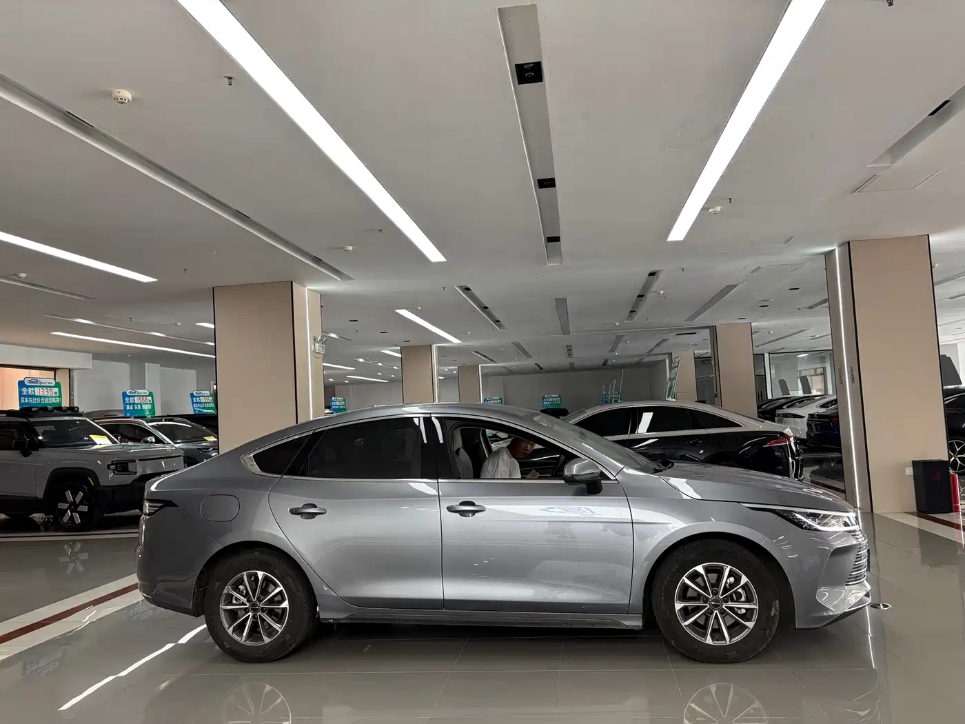 BYD Destroyer 05 2024 Glory Edition DM-i 55KM Luxury фото 4