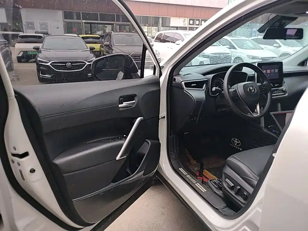 Toyota Frontlander 2022 2.0L CVT Luxury Edition фото 16