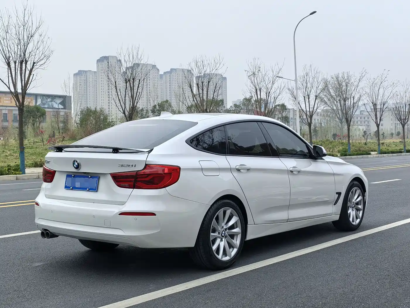 BMW 3 Series GT 2018 320i Fashion фото 2