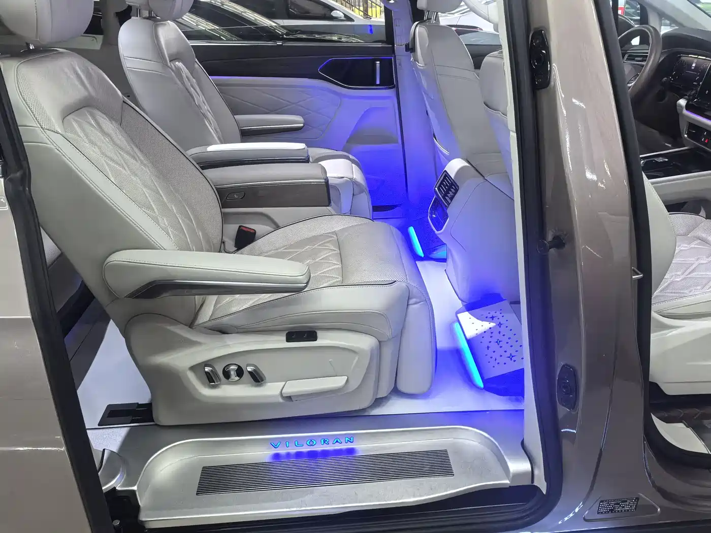 Volkswagen Viloran 2023 380TSI Prestige Edition фото 16