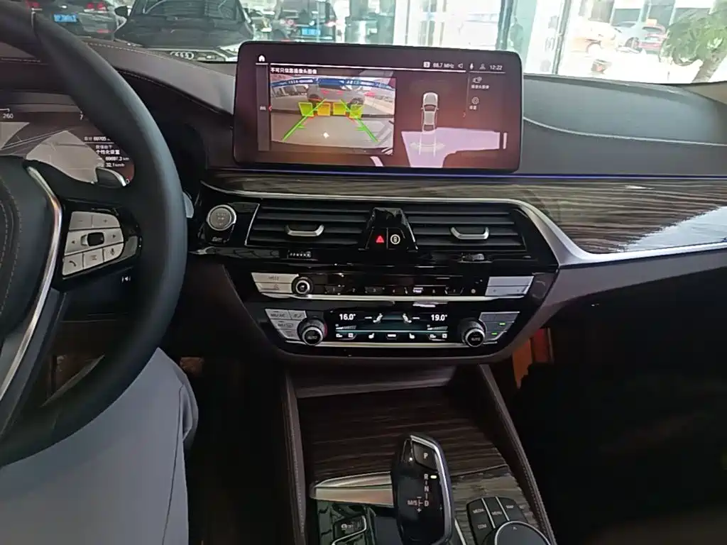 Фото 13 - BMW 5 Series