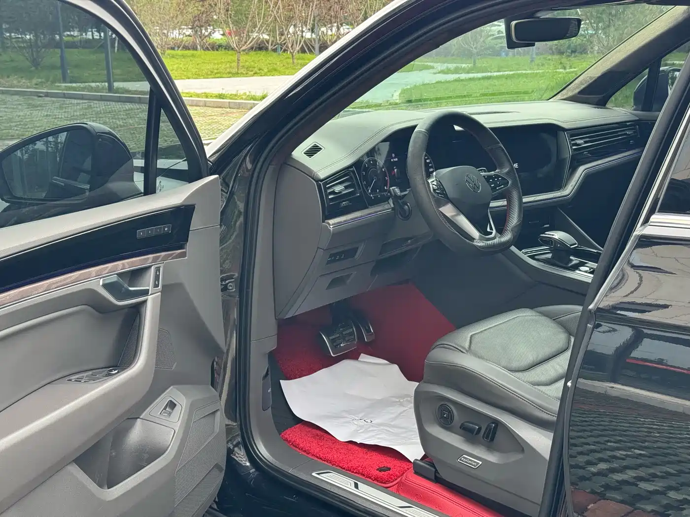 VOLKSWAGEN TOUAREG