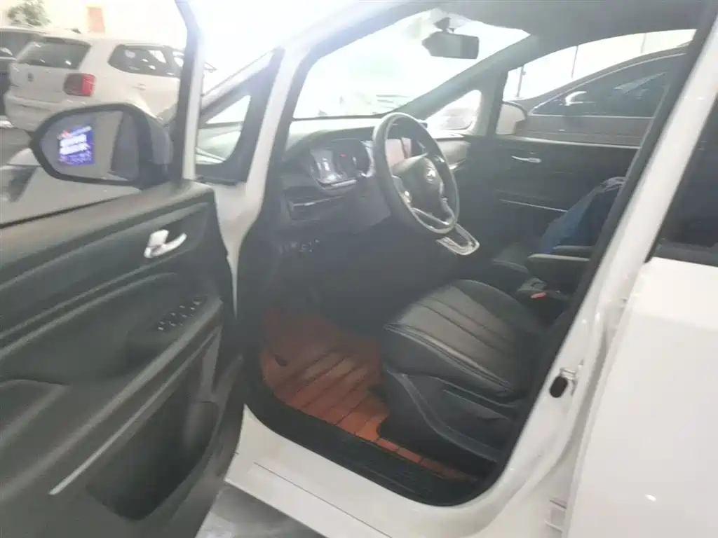 GAC Trumpchi Trumpchi M6 2021 270T DCT Luxury Edition (7-Seater) фото 16