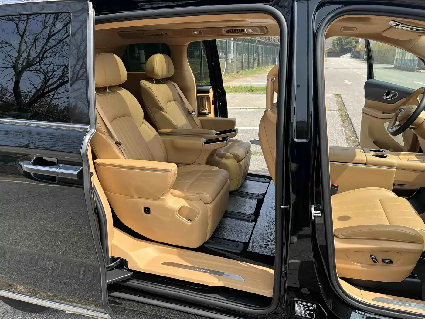 Voyah Auto Voyah Dreamer 2025 PHEV AWD Flagship Kunpeng Edition фото 5