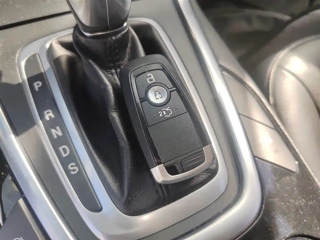 Photo 12 - Ford Edge