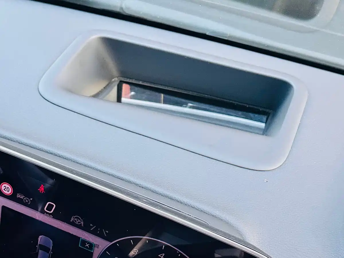 Фото 19 - Mercedes-Benz S-Class