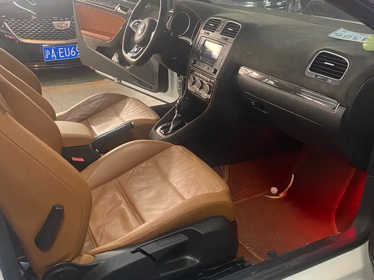 Volkswagen Golf (Import) 2012 1.4TSI Luxury Convertible Edition фото 11