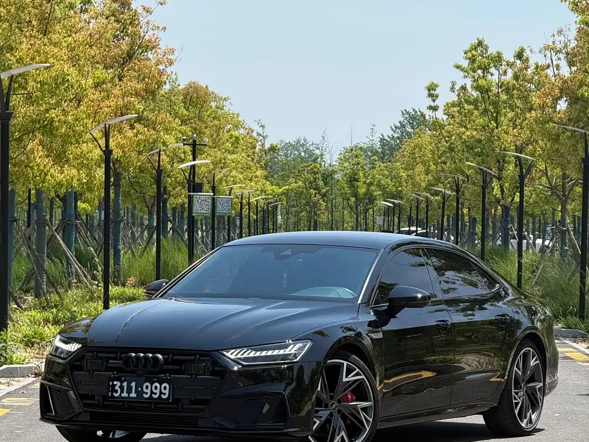 Audi A7L 2023 45 TFSI quattro S-line Black Warrior Edition