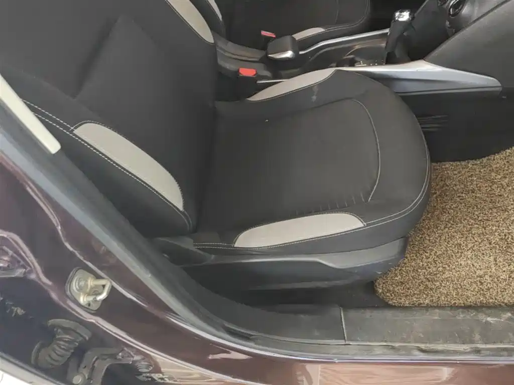 Peugeot 2008 2014 1.6L Automatic Trend Edition фото 25