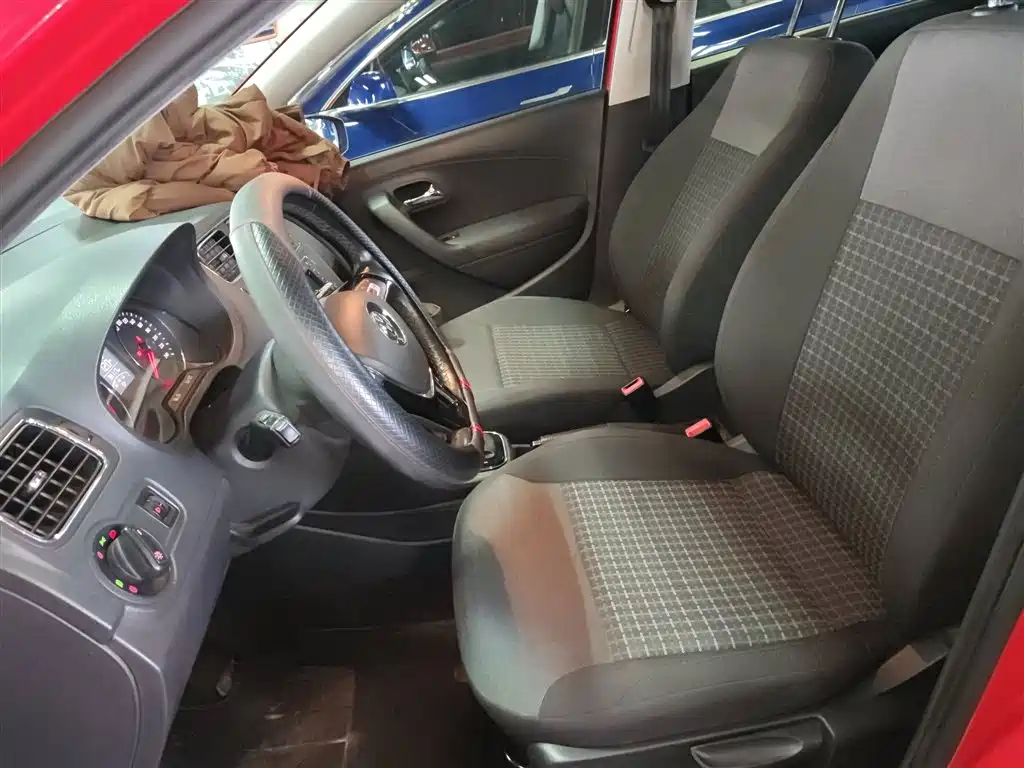 Volkswagen Polo 2016 1.6L Automatic Comfort фото 14